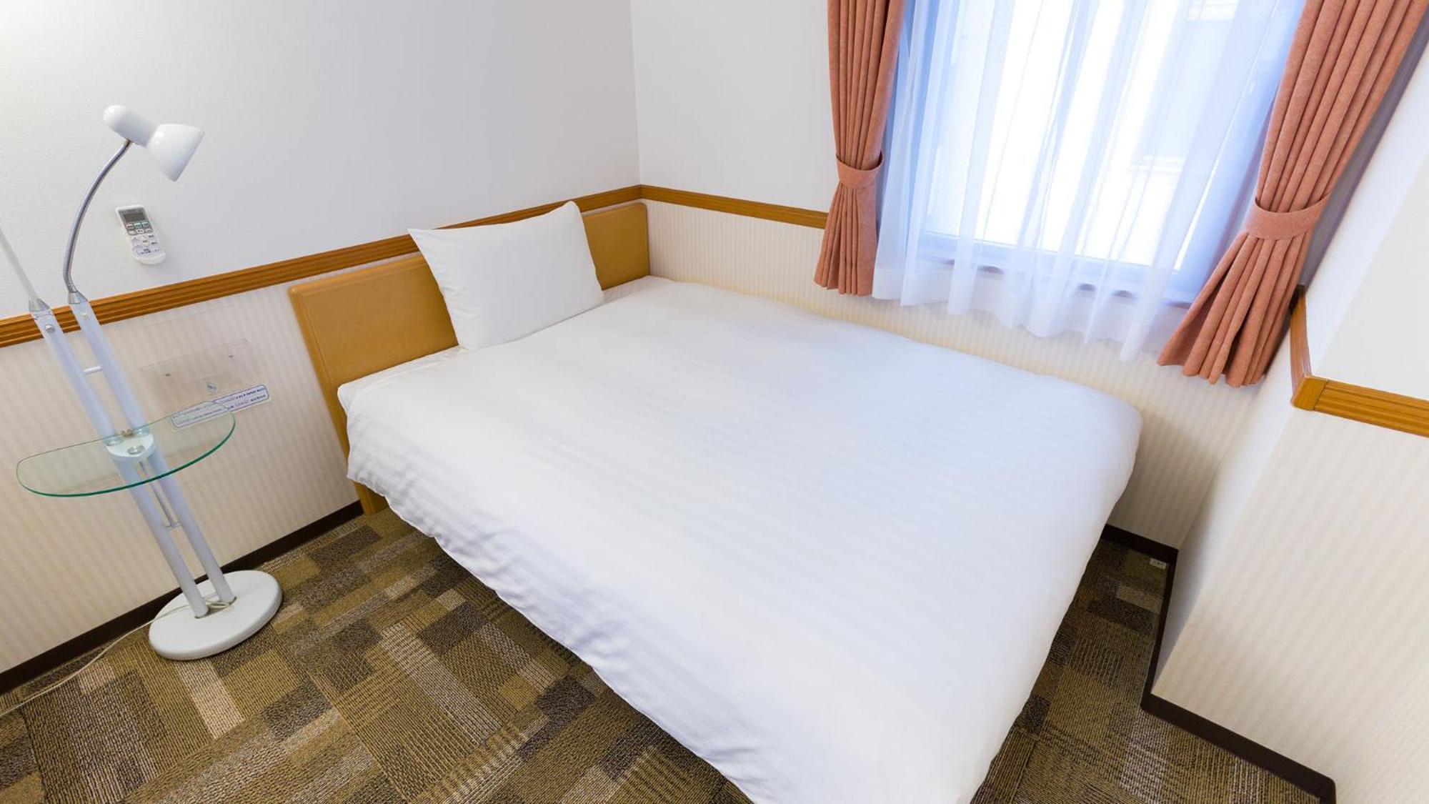 Toyoko Inn Sasebo Ekimae Rum bild