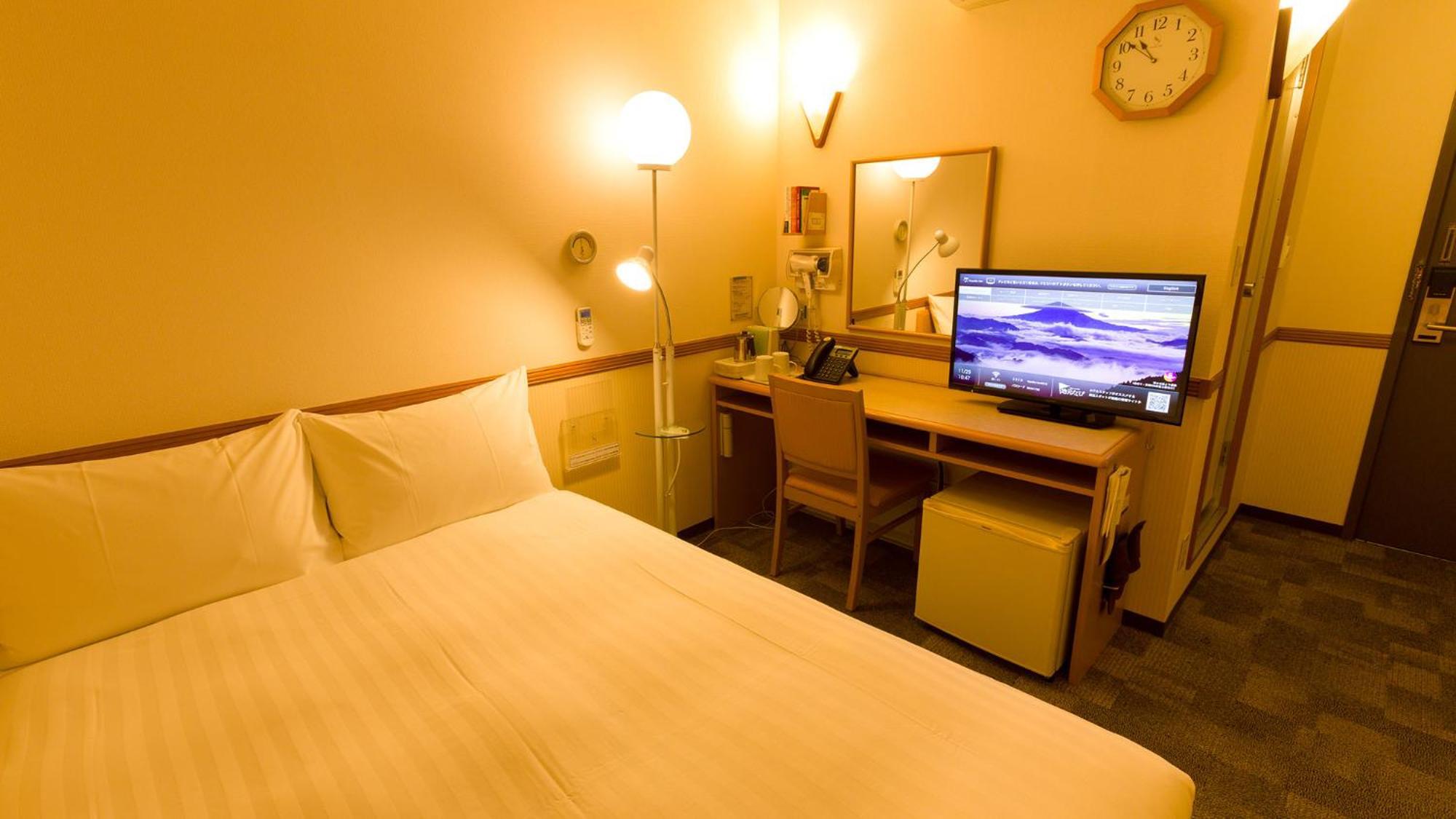 Toyoko Inn Sasebo Ekimae Rum bild