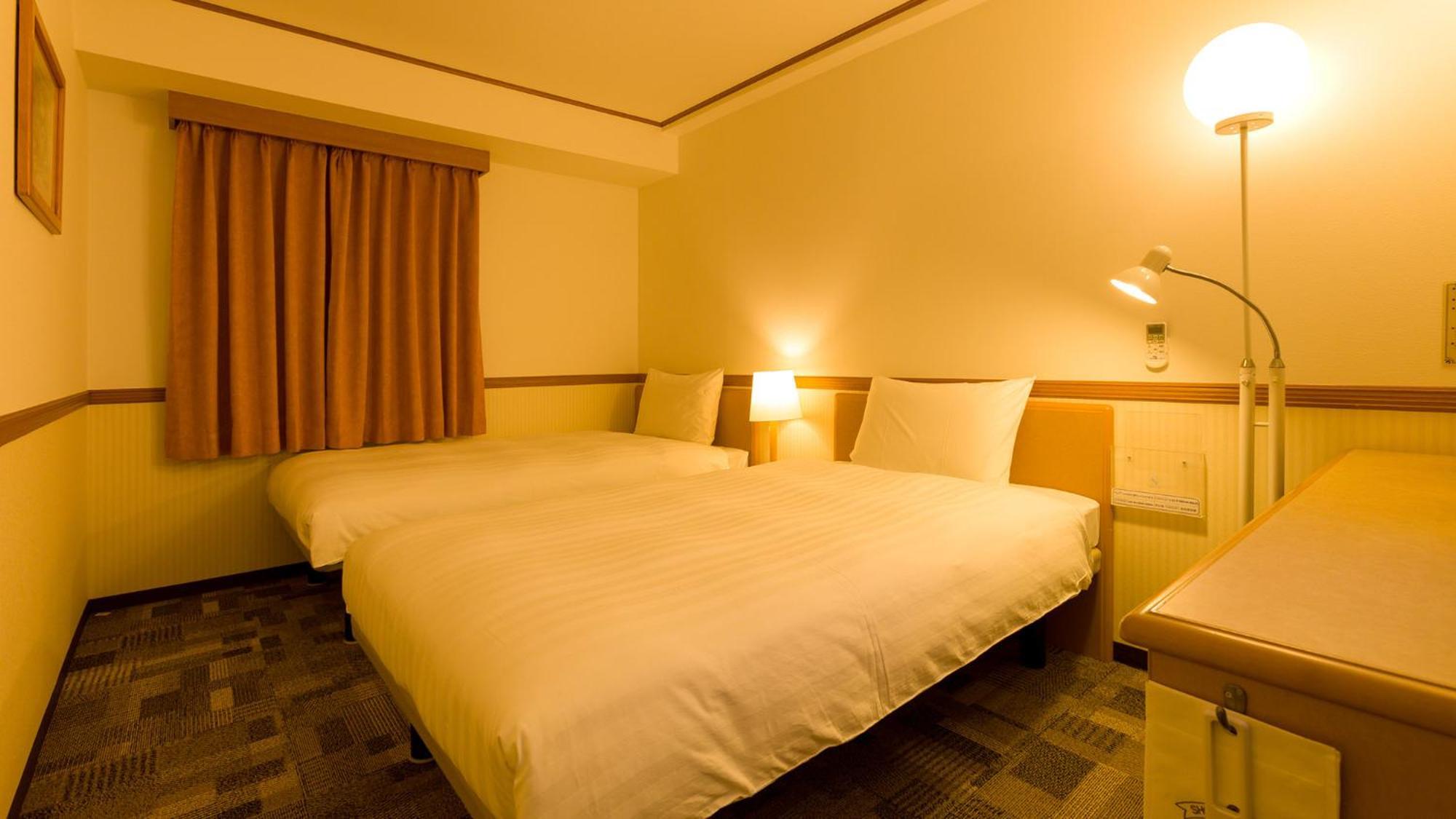 Toyoko Inn Sasebo Ekimae Rum bild