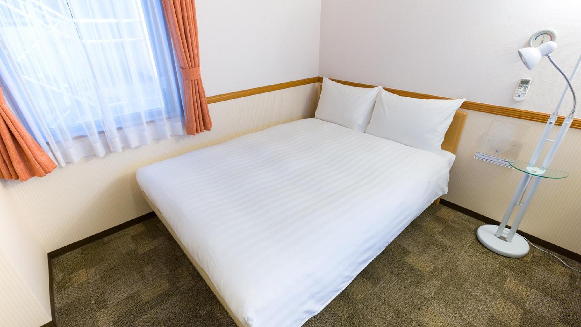 Toyoko Inn Sasebo Ekimae Rum bild